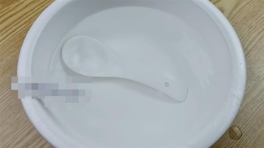 Dây chun không chỉ dùng để buộc tóc mà còn có tác dụng thần kỳ, giải quyết vấn đề nan giải mà mọi gia đình thường gặp phải-4