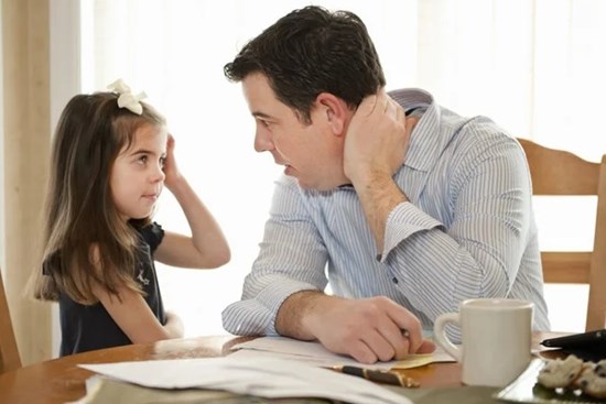 Trẻ có 4 biểu hiện này chứng tỏ thông minh - cha mẹ giáo dục tốt, điều thứ 3 rất quan trọng!