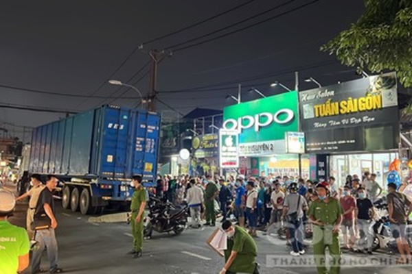 Phóng nhanh vượt ẩu, nam thanh niên nhận cái kết đầy đau đớn giữa đường-1