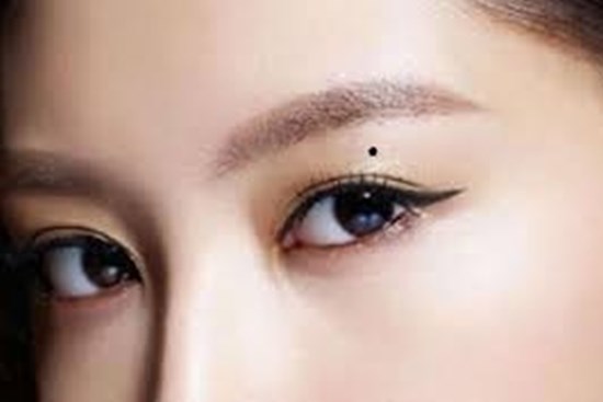 Vị trí nốt ruồi xui xẻo trên mặt: Tiểu nhân đeo bám, thị phi giăng lối, vừa chịu oan ức vừa phá tài