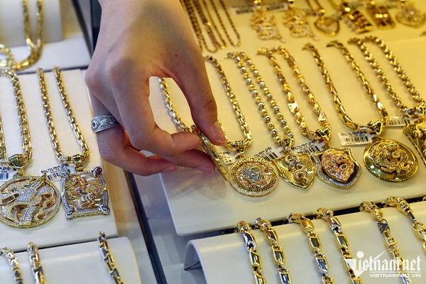 Giá vàng hôm nay 25/7: Nhiều rủi ro, giữ chặt tiền và nghe ngóng-2