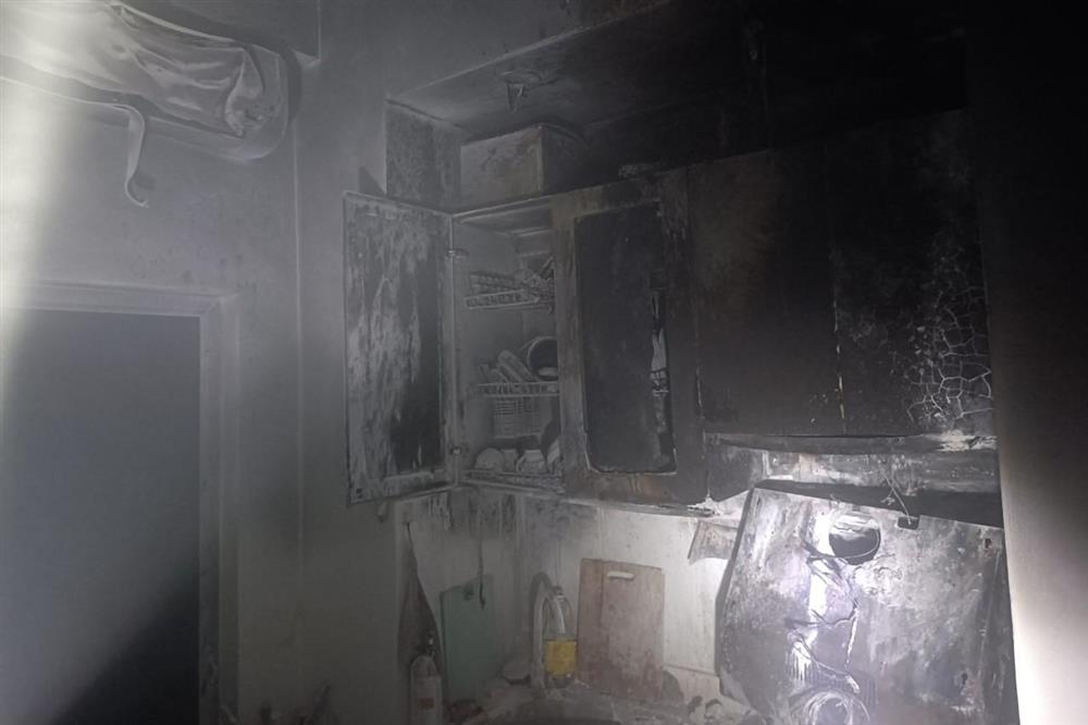 Cứu 9 người mắc kẹt trong ngôi nhà bị cháy lúc nửa đêm ở Hà Nội-1