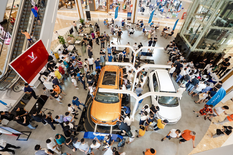 Hàng nghìn khách xếp hàng lái thử VF 8, nhiều người chốt cọc sớm-1