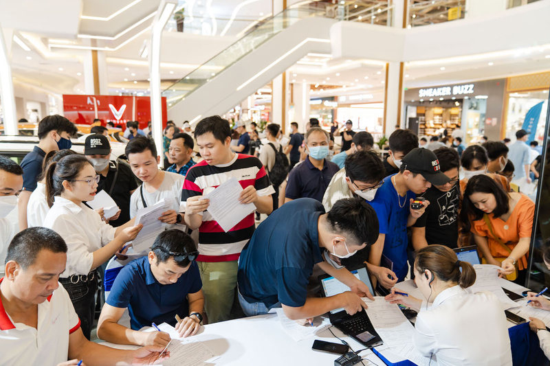 Hàng nghìn khách xếp hàng lái thử VF 8, nhiều người chốt cọc sớm-3