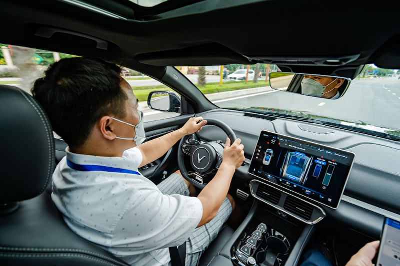 Hàng nghìn khách xếp hàng lái thử VF 8, nhiều người chốt cọc sớm-7