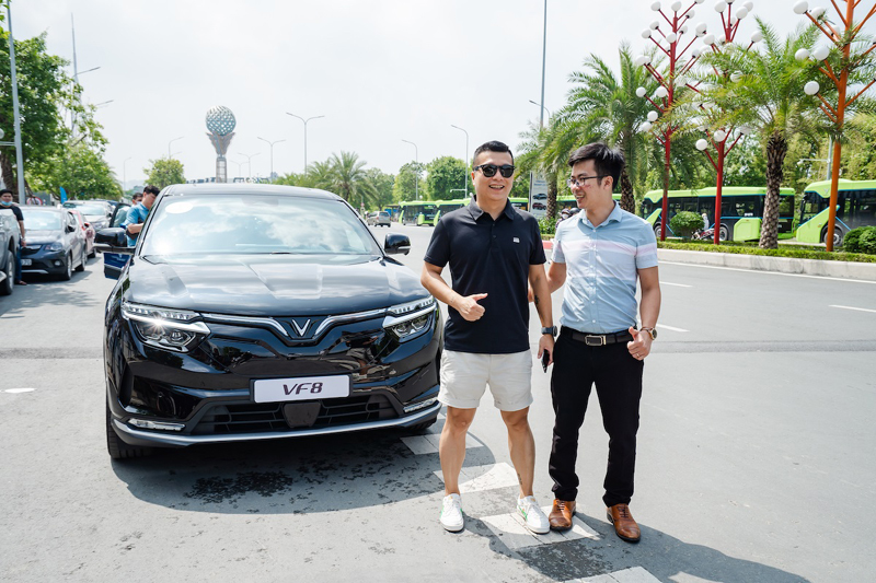 Hàng nghìn khách xếp hàng lái thử VF 8, nhiều người chốt cọc sớm-8