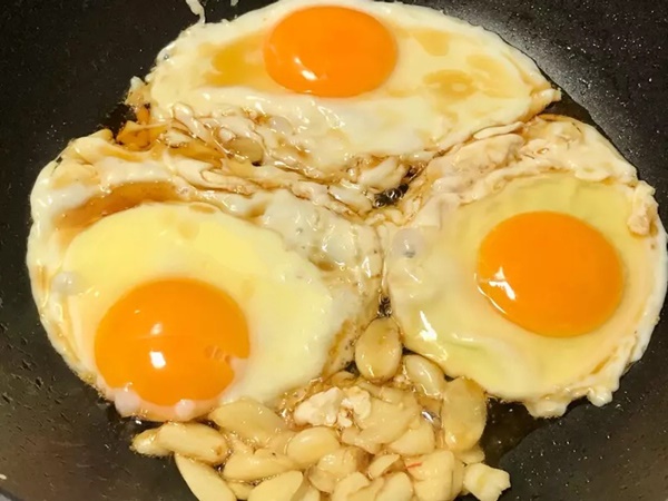 Thử chế biến trứng kiểu Thái, cả nhà tôi ai cũng mê vì ăn với cơm ngon quá!-3