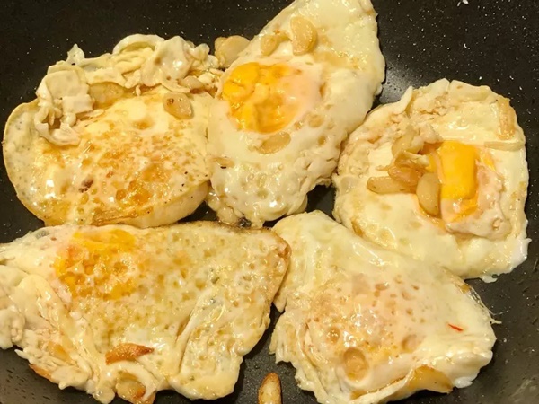Thử chế biến trứng kiểu Thái, cả nhà tôi ai cũng mê vì ăn với cơm ngon quá!-4
