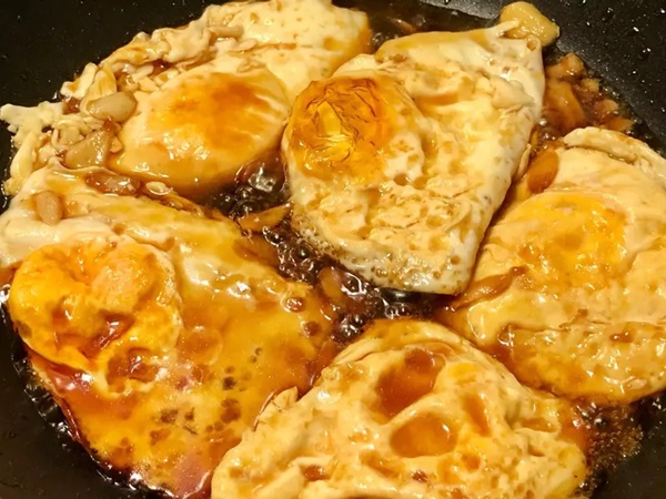 Thử chế biến trứng kiểu Thái, cả nhà tôi ai cũng mê vì ăn với cơm ngon quá!-5