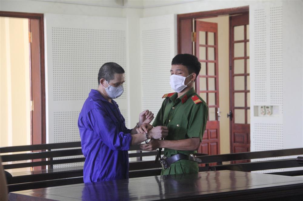 Vợ khóc ngất tại toà khi chồng nhận án tử hình vì 25 triệu đồng-3