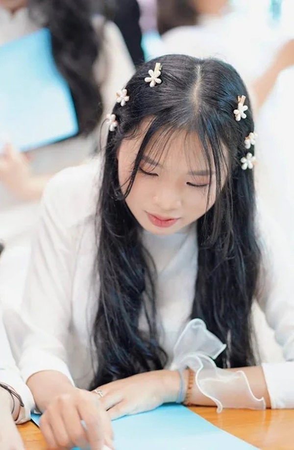 Thủ khoa khối C cực xinh xắn của tỉnh Nghệ An: Đạt 29,5 điểm, là Đảng viên và được tuyển thẳng vào ĐHQG Hà Nội-4