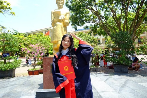 Cụ ông 82 tuổi đậu tốt nghiệp THPT-3