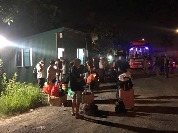 Tài xế vi phạm nồng độ cồn vượt khung, chở hàng chục khách trên cao tốc-3