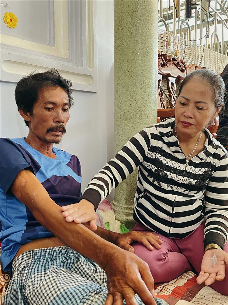 Thuyền viên sống sót kỳ diệu sau 12 ngày lênh đênh trên biển trở về trong vòng tay gia đình: 20 trái táo vớt được đã cứu sống chúng tôi-8