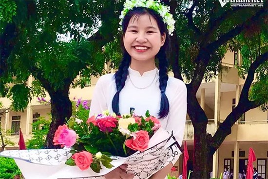 Thủ khoa khối D toàn quốc tự học ngoại ngữ ở nhà