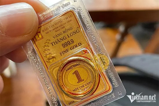 Giá vàng hôm nay 25/7: Nhiều rủi ro, giữ chặt tiền và nghe ngóng