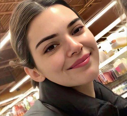 4 chiêu giúp Kendall Jenner đánh bay mụn, lấy lại da láng mịn-3