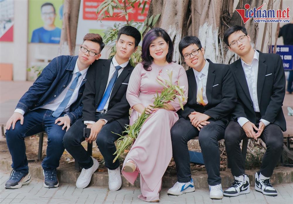 Lớp học ở Hà Nội có 2 thủ khoa toàn quốc-3