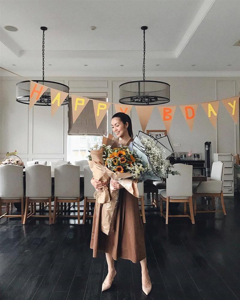 Biệt thự nhà Tăng Thanh Hà góc nào cũng sang chảnh, sân vườn đẹp như trời Tây-2