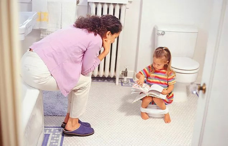 Bí kíp cai bỉm: Sai lầm lớn nhất này của bố mẹ chính là nguyên nhân khiến bé sợ hãi, khó kiểm soát việc đi vệ sinh-2