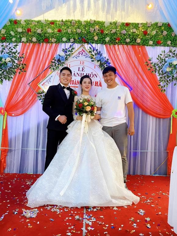 Chú Ngạn pha ke của Sao nhập ngũ và chị Ong Hà chuẩn bị lên chức bố mẹ chỉ 4 tháng sau đám cưới-4