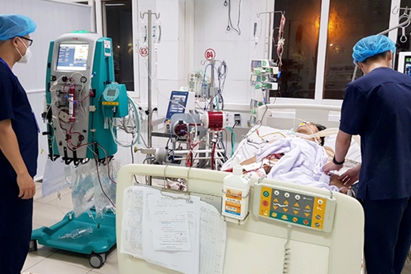 Bệnh viện Bệnh nhiệt đới Trung ương kín giường hồi sức COVID-19, 50% thở máy-1