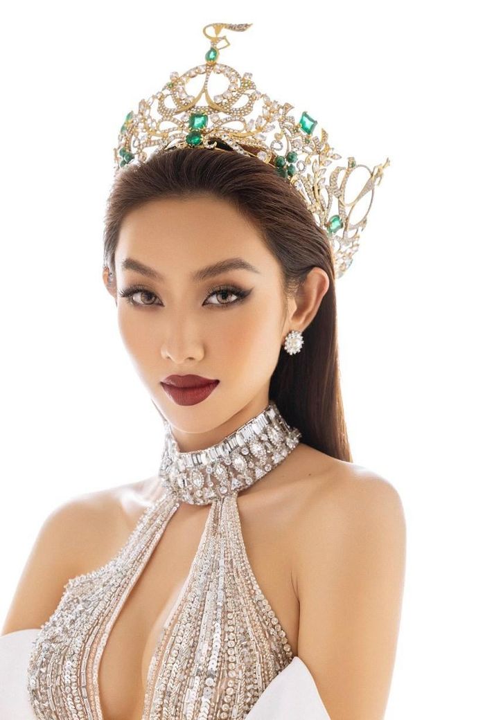 Quản lý hé lộ nguyên nhân vương miện 12 tỷ đồng của Hoa hậu Thùy Tiên gặp sự cố ở châu Âu-3