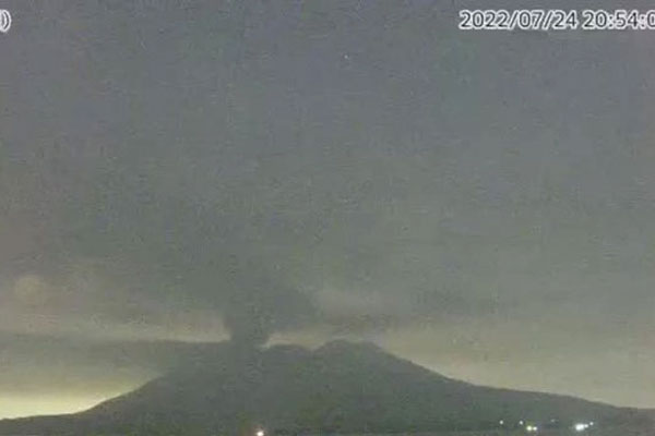 Núi lửa Sakurajima phun trào, Nhật Bản kích hoạt cảnh báo mức cao nhất-1