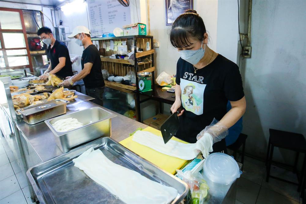 Loạt quán phở ở Hà Nội xin tăng giá 5.000 đồng/bát vì gồng hết nổi-2