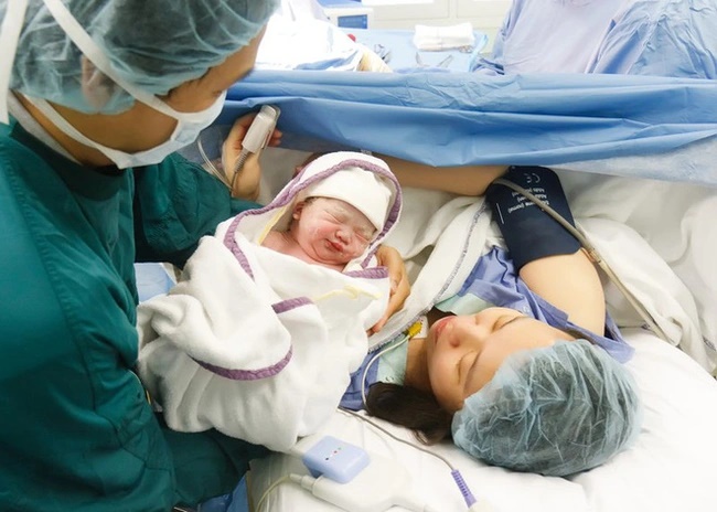 Nếu phải sinh mổ chủ động mẹ nên chọn buổi sáng, đây là thời điểm vàng được bác sĩ khuyến khích-1