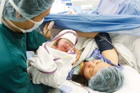 Nếu phải sinh mổ chủ động mẹ nên chọn buổi sáng, đây là 
