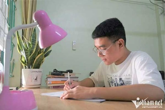 Á khoa khối B toàn quốc từng là học sinh 'trung bình khá'