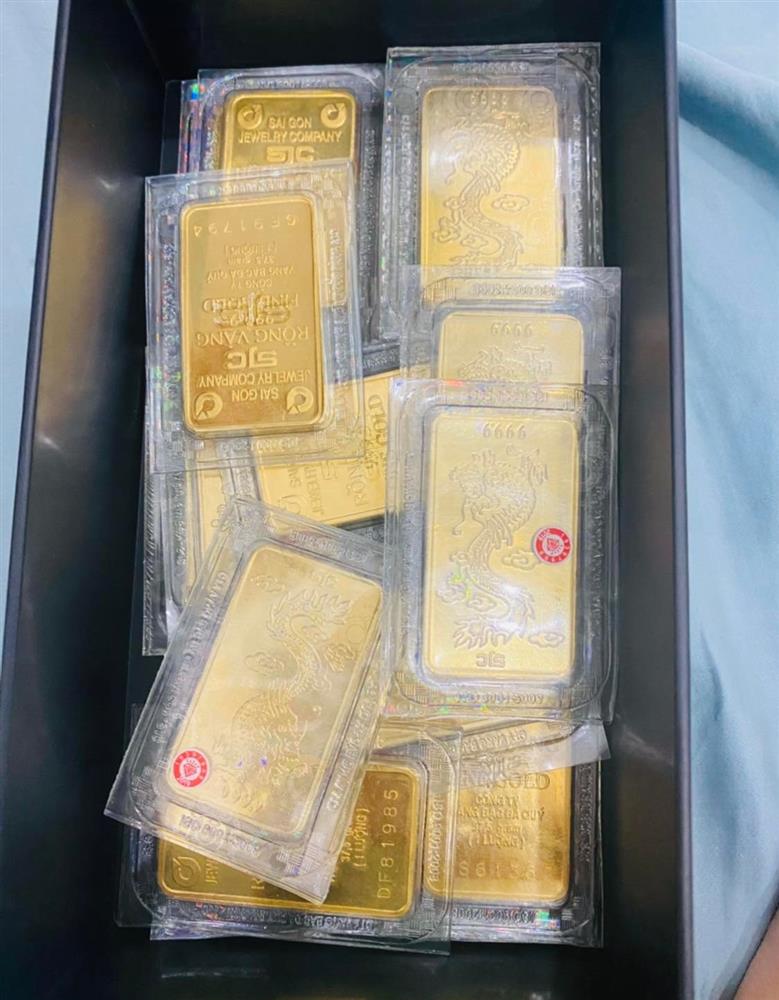 Cặp vợ chồng ở TP. HCM mua đứt căn nhà đầu tiên trị giá hơn 10 tỷ ở tuổi 26-10