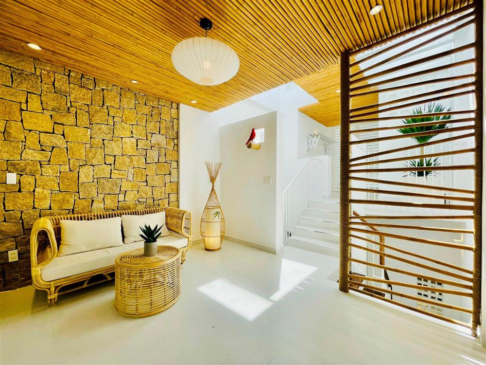 Cặp vợ chồng ở TP. HCM mua đứt căn nhà đầu tiên trị giá hơn 10 tỷ ở tuổi 26-27