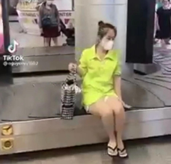 Xác minh nữ hành khách ngồi trên băng chuyền hành lý sân bay Phú Quốc-2