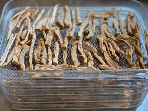 Khu vườn rau sạch xanh mướt mắt cùng trái cây sai lúc lỉu trong biệt thự của Hoa hậu Nguyễn Thị Huyền-21