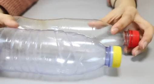 Quăng 2 vỏ chai nước vào máy giặt, quần áo sạch sẽ không xộc xệch, thật thông minh để học hỏi-4