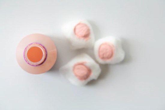 Mối nguy hại về việc sử dụng kem dưỡng da calamine làm kem lót đang hot trên TikTok