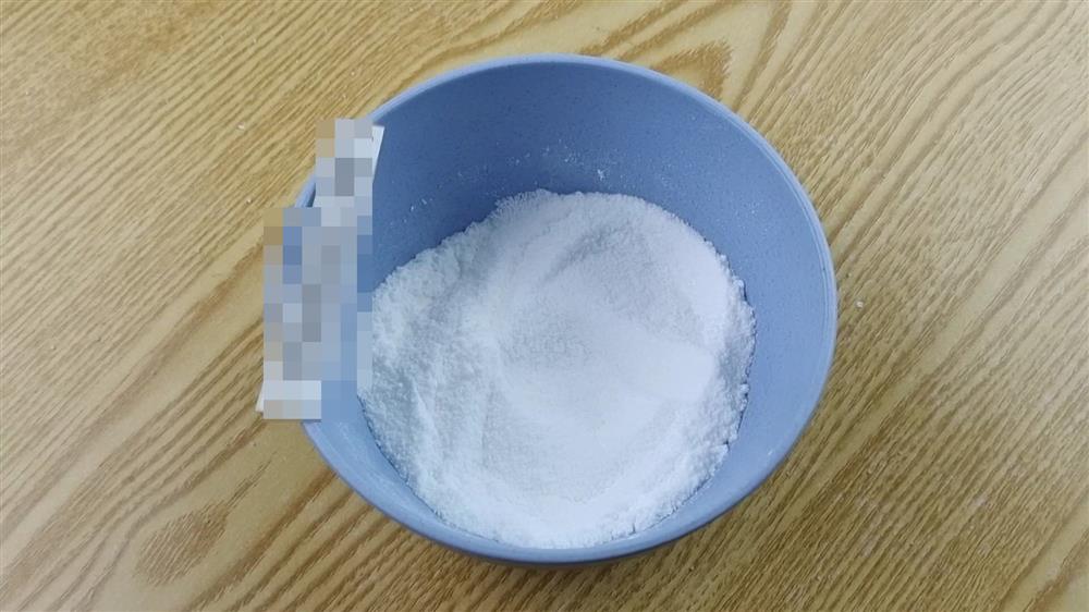 Thành trong của bồn cầu bị ố vàng, chỉ cần rắc thứ bột này vào, tất cả các vết bẩn được loại bỏ sạch sẽ mà mùi hôi cũng chẳng còn-3