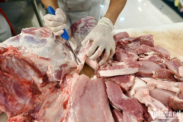 Ba tháng tăng liên tục, giá thịt lợn quay đầu giảm-1