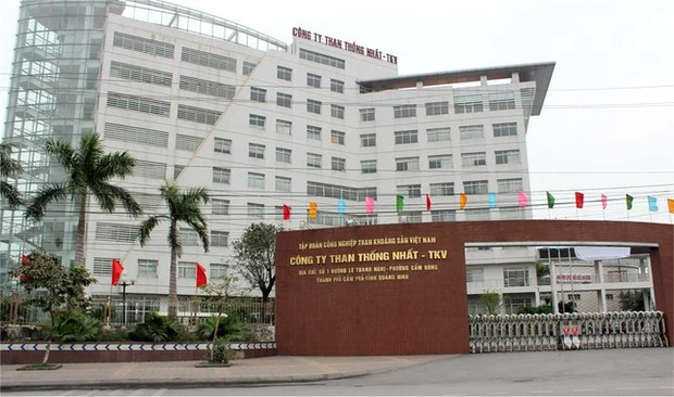 Một công nhân ngành than nhảy từ tầng 7 của trụ sở-1