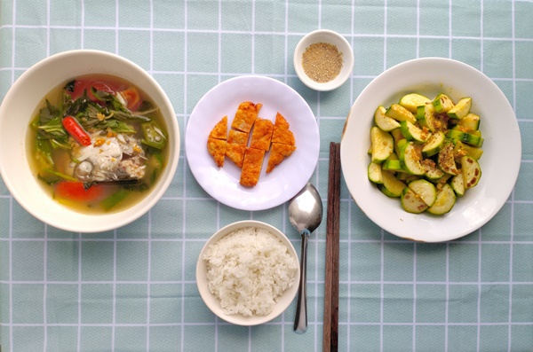 Anh giáo độc thân mê nấu ăn khoe loạt mâm cơm gia đình đầm ấm, chị em rần rần muốn được thưởng thức-5