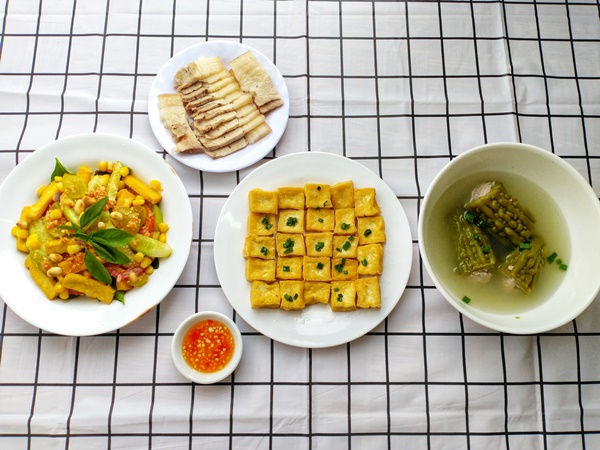 Anh giáo độc thân mê nấu ăn khoe loạt mâm cơm gia đình đầm ấm, chị em rần rần muốn được thưởng thức-6