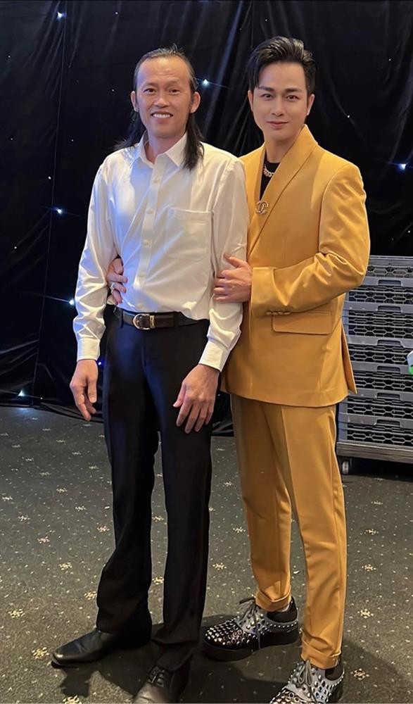 Hoài Linh xuất hiện với diện mạo khác lạ bên con trai ruột-1