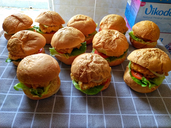 Anh giáo độc thân mê nấu ăn khoe loạt mâm cơm gia đình đầm ấm, chị em rần rần muốn được thưởng thức-14