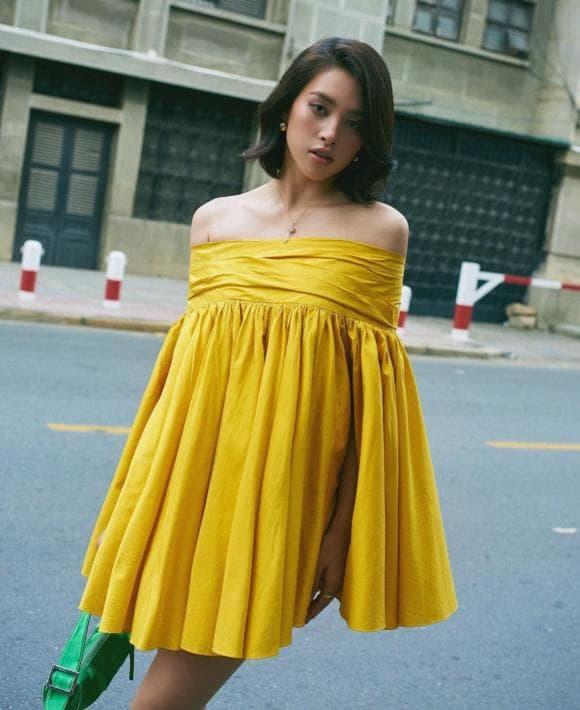 Tiểu Vy lên đồ cháy bỏng tay, còn phô phang cặp núi đôi chực trào-9