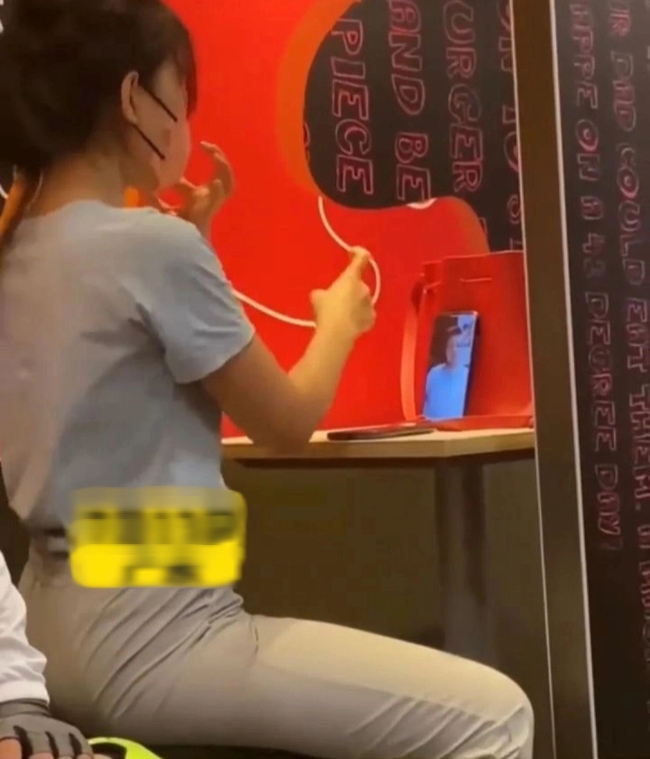 Cô gái câm điếc bị hiểu lầm trong cửa hàng KFC và câu chuyện phía sau hé lộ sự thật đáng suy ngẫm-2