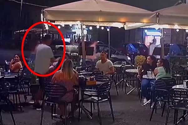 Cướp giật đồng hồ xong, đạo chích đột nhiên quay lại trả và xin lỗi, lý do đằng sau đầy bất ngờ-1