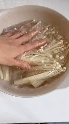 Nấm kim châm chế biến thế này thì ngày nào ăn cũng không thấy ngán, vừa ngon vừa có cả ngàn lợi ích cho sức khỏe-2