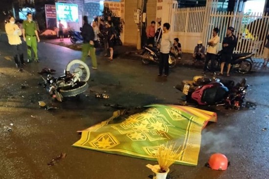 Xe máy tông nhau, 2 người tử vong